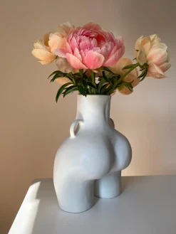 LOVE HANDLES VASE WHITE